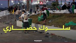 "سلوك حضاري".. شباب بومرداس يختتمون فرحة التأهل بتنظيف الساحة التي تابعوا منها المباراة